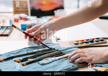 kit artiste professionnel peintre choisir la brosse Banque D'Images