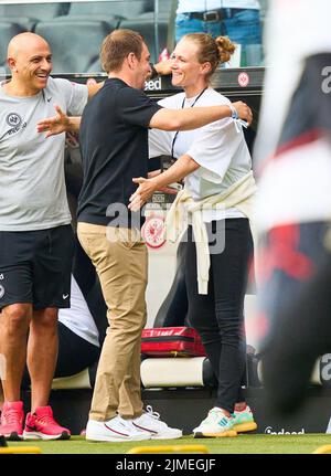 Kathleen KRÜGER, TeamManager FCB Philipp LAHM ex Profi und DFB Kapitaen, dans le match EINTRACHT FRANKFURT - FC BAYERN MÜNCHEN 1-6 1.Ligue allemande de football le 05 août 2022 à Francfort, Allemagne. Saison 2022/2023, match 1, 1.Bundesliga, FCB, Munich, 1.Spieltag © Peter Schatz / Alamy Live News - LA RÉGLEMENTATION DFL INTERDIT TOUTE UTILISATION DE PHOTOGRAPHIES comme SÉQUENCES D'IMAGES et/ou QUASI-VIDÉO - Banque D'Images