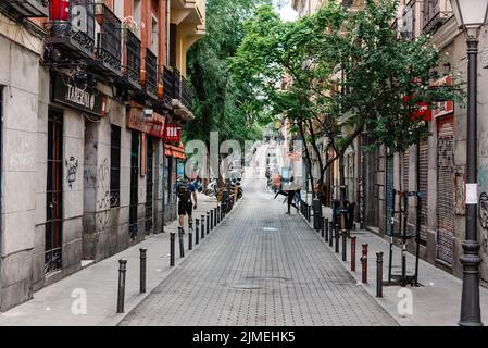 Madrid, Espagne - 5 juin 2022 : quartier de Malasana dans le centre de Madrid. C'est un quartier animé et un centre pour le phénomène des hipster, plein de vie Banque D'Images