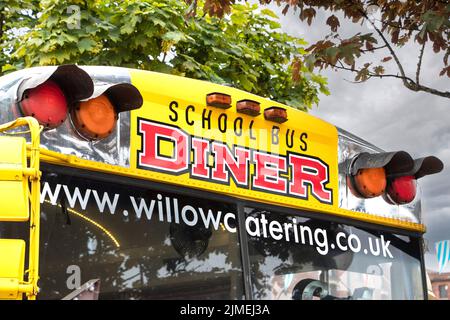 gros plan sur le bus scolaire américain jaune réaffecté comme un dîner mobile à Liverpool docks UK Banque D'Images