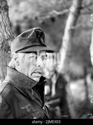 JAMES COBURN in CROSS OF IRON (1977), dirigé par SAM PECKINPAH. Crédit : AMBASSADE / Album AVCO Banque D'Images