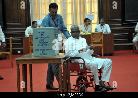 New Delhi, New Delhi, Inde. 6th août 2022. Les membres du Parlement votent pour élire le nouveau vice-président de l'Inde entre l'Alliance nationale démocratique (NDA) l'ancien gouverneur du Bengale occidental Jagdeep Dhankhar la candidate des partis de l'opposition Margaret Alva au Parlement, à New Delhi, Inde, samedi (Credit image: © Ravi Batra/ZUMA Press Wire) Banque D'Images