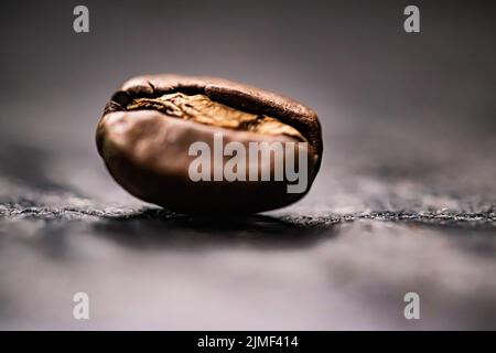 Grain de café macro, mélange torréfié avec saveur riche, meilleure boisson du matin et mélange de luxe Banque D'Images