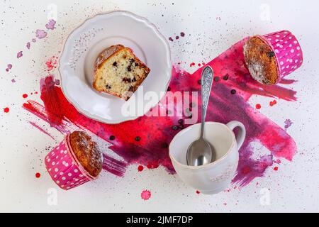 En attendant une fête de thé avec des muffins. Banque D'Images