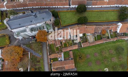 Hoogstraten, Belgique, 11 novembre 2021, vue aérienne prise par un drone du Béguinage de Hoogstraten, classé au patrimoine mondial de l'UNESCO Banque D'Images