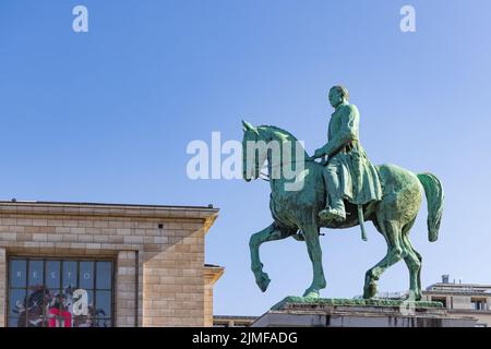 Bruxelles, Belgique - 25 mars 2022 : statue du roi Albert Ier de Belgique sur un cheval sur le Mont des Arts ou Kunstberg dans le centre de Bruxelles Banque D'Images