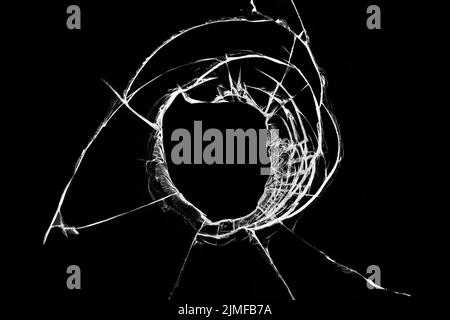 La texture du verre brisé, l'abstraction des fissures dans une fenêtre endommagée. Banque D'Images