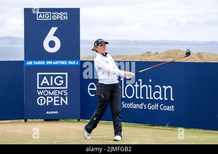 Bronte Law d'Angleterre sur le tee 6th pendant le troisième jour de l'AIG Women's Open à Muirfield à Gullane, en Écosse. Date de la photo: Samedi 6 août 2022. Banque D'Images