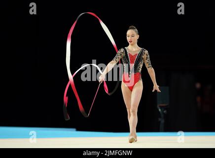 Marfa Ekimova, en Angleterre, est en compétition avec le ruban lors de la finale du ruban à l'Arena Birmingham le neuf jour des Jeux du Commonwealth de 2022 à Birmingham. Date de la photo: Samedi 6 août 2022. Banque D'Images