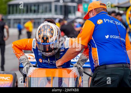 Nashville, Tennessee, États-Unis. 5th août 2022. SCOTT DIXON (9), d'Auckland, en Nouvelle-Zélande, se prépare à s'entraîner au Grand Prix de la ville de Big machine Music dans les rues de Nashville, Tennessee. (Image de crédit : © Walter G. Arce Sr./ZUMA Press Wire) Banque D'Images