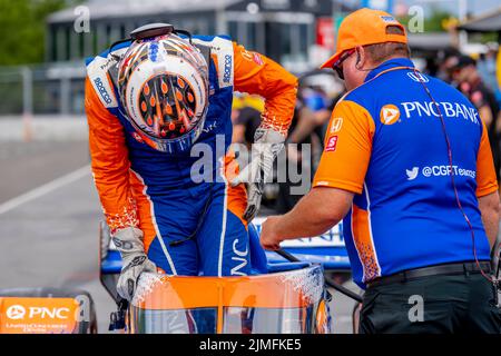 Nashville, Tennessee, États-Unis. 5th août 2022. SCOTT DIXON (9), d'Auckland, en Nouvelle-Zélande, se prépare à s'entraîner au Grand Prix de la ville de Big machine Music dans les rues de Nashville, Tennessee. (Image de crédit : © Walter G. Arce Sr./ZUMA Press Wire) Banque D'Images