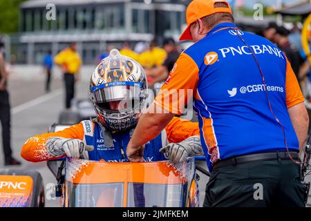 Nashville, Tennessee, États-Unis. 5th août 2022. SCOTT DIXON (9), d'Auckland, en Nouvelle-Zélande, se prépare à s'entraîner au Grand Prix de la ville de Big machine Music dans les rues de Nashville, Tennessee. (Image de crédit : © Walter G. Arce Sr./ZUMA Press Wire) Banque D'Images