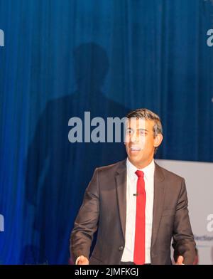 Rishi Sunak, ancien chancelier conservateur, député de Richmond (Yworks) à Eastbourne, pour répondre aux questions des députés conservateurs. Une partie de la campagne de husings de fond de pays pour remplacer Boris Johnson en tant que chef de parti et Premier ministre. Banque D'Images