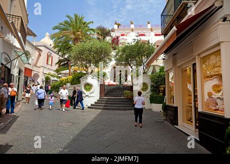 Boutiques de luxe et hôtel Relais la Palma dans la vieille ville de Capri, Golfe de Naples, Campanie, Italie, Europe Banque D'Images