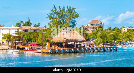 Paysage panoramique Holbox village port Muelle de Holbox Mexique. Banque D'Images