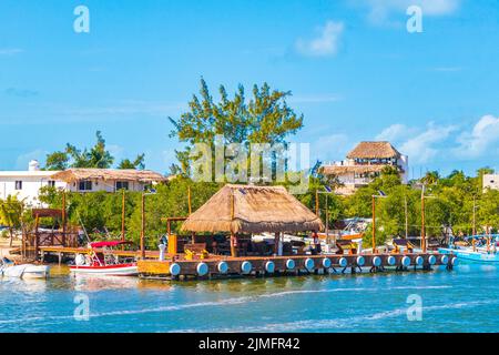 Paysage panoramique Holbox village port Muelle de Holbox Mexique. Banque D'Images