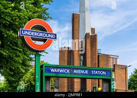 Panneau de la station de métro Warwick Avenue sur la ligne Bakerloo, à Londres, Cité de Westminster, Angleterre, Royaume-Uni Banque D'Images