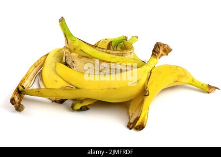 Les peaux de bananes sont isolées sur fond blanc.Déchets alimentaires.Particules organiques pour le traitement dans le compost.Élimination séparée des déchets. Banque D'Images