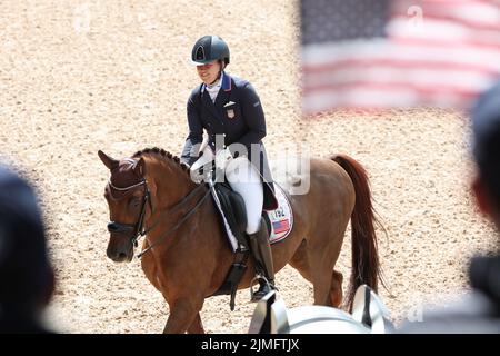 06 août 2022, Danemark, Herning: Sports équestres: Championnat du monde, dressage, Grand Prix. Le cavalier de dressage Katie Duerrhammer (Etats-Unis) manèges quatuor. Photo: Friso Gentsch/dpa Banque D'Images