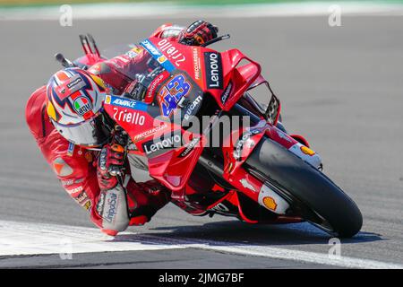 Towcester, Royaume-Uni. 06th août 2022. Jack MILLER (Australie) de l'équipe Ducati Lenova lors de la session d'entraînement libre 4 du Grand Prix MotoGP 2022 de Monster Energy au circuit Silverstone, à Towcester, en Angleterre, le 6th août 2022. Photo de David Horn. Crédit : Prime Media Images/Alamy Live News Banque D'Images