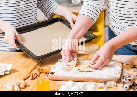 pâtisserie cuisine de loisir faire cuire des biscuits de pain d'épice Banque D'Images