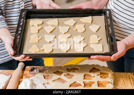 pâtisserie cuisine hobby femmes feuille poêle biscuits Banque D'Images