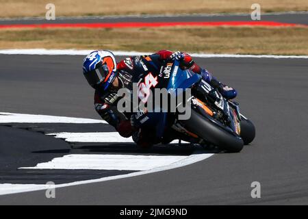 WithU Yamaha RNF MotoGP Team??s Andrea Dovizioso pendant la qualification au Grand Prix britannique MotoGP Monster Energy à Silverstone, Towcester. Date de la photo: Samedi 6 août 2022. Banque D'Images