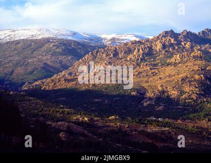 VISTA DE LA SIERRA DE GUARRAMA- LA PEDRIZA - FOTO AÑOS 80. Emplacement: PEDRIZA, LA. MANZANARES EL REAL. MADRID. ESPAGNE. Banque D'Images