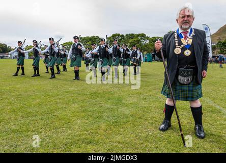 North Berwick, East Lothian, Écosse, Royaume-Uni, 6th août 2022. North Berwick Highland Games : les jeux annuels ont lieu sur le terrain de loisirs. Photo :le Provost de East Lothian, conseiller John McMillan Banque D'Images