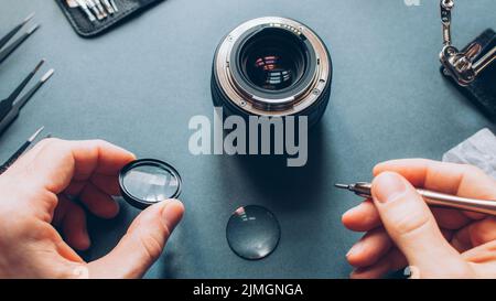 l'entretien technique permet de réparer l'objectif de l'appareil photo Banque D'Images