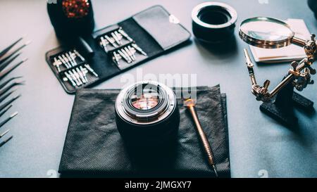 l'entretien technique prend en charge les outils d'objectif pour appareil photo Banque D'Images