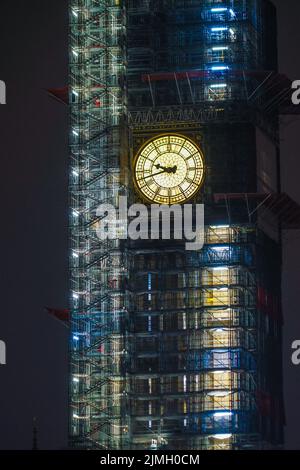 Vue nocturne de Big Ben dans la rénovation (Londres) Banque D'Images