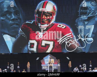 Canton, États-Unis. 06th août 2022. L'ancien San Francisco 49ers Bryant Young parle alors qu'il est intronisé au Pro football Hall of Fame 2022 à Canton, Ohio, samedi, 6 août 2022. Photo par Aaron Josefczyk/UPI crédit: UPI/Alay Live News Banque D'Images