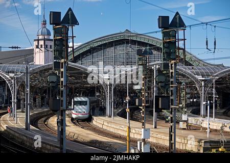 Gare centrale de Cologne, Cologne, Rhénanie-du-Nord-Westphalie, Allemagne, Europe Banque D'Images