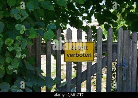 Privatgrundstück am Traunsee - Betreten verboten - propriété privée sur le lac Traunsee - entrée interdite Banque D'Images