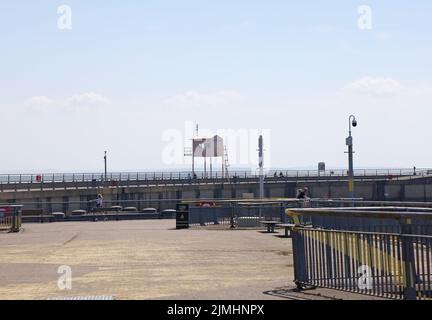 Le Pink Hut. A l'origine, il y avait un poste d'observation pour les courses de bateaux, etc. Cardiff barrage vues. Août 2022. Été Banque D'Images