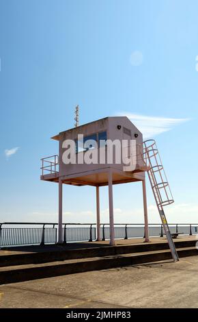 Le Pink Hut. A l'origine, il y avait un poste d'observation pour les courses de bateaux, etc. Cardiff barrage vues. Août 2022. Été Banque D'Images