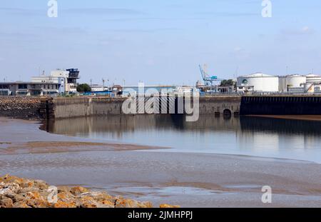 Barrage de Cardiff - porte d'écluse maritime de Cardiff Docks. Fermé. Août 2022. Été Banque D'Images