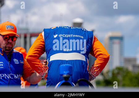 Nashville, Tennessee, États-Unis. 6th août 2022. SCOTT DIXON (9), d'Auckland, en Nouvelle-Zélande, se prépare à s'entraîner au Grand Prix de la ville de Big machine Music dans les rues de Nashville, Tennessee. (Image de crédit : © Walter G. Arce Sr./ZUMA Press Wire) Banque D'Images