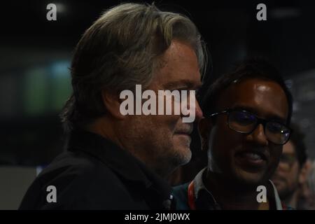 Dallas, Texas, États-Unis. 6th août 2022. (NOUVEAU) Steve Bannon comparaît à la Conférence d'action politique conservatrice 2022 à Dallas, Texas. 6 août 2022, Dallas, Texas, États-Unis. Steve Bannon comparaît lors de la Conférence d'action politique conservatrice (CPAC), qui s'est tenue dans l'État du Texas, aux États-Unis, samedi (6). Stephen Kevin Bannon est un dirigeant des médias américains, un stratège politique et un ancien banquier d'investissement. Il a été le stratège en chef de la Maison-Blanche dans l'administration du président américain Donald Trump pendant les sept premiers mois du mandat de Trump. La conférence est diffusée en direct sur le Banque D'Images