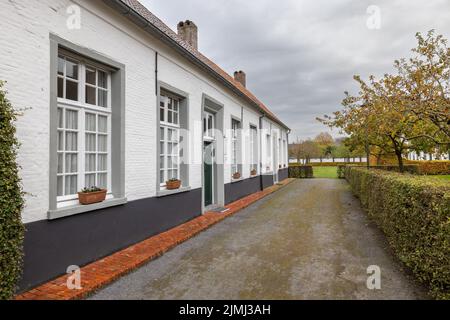 Hoogstraten, Belgique, 11 novembre 2021, Béguinage de Hoogstraten, Belgique classé par l'UNESCO. Le beau Béguinage médiéval de Hoo Banque D'Images