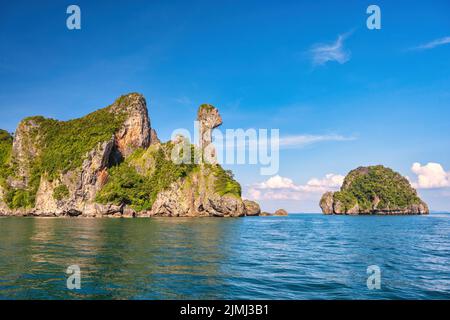 Vue sur les îles tropicales avec eau de mer bleu et plage de sable blanc, Krabi Thaïlande nature landsca Banque D'Images