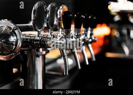 Pub près de la machine à bière Banque D'Images