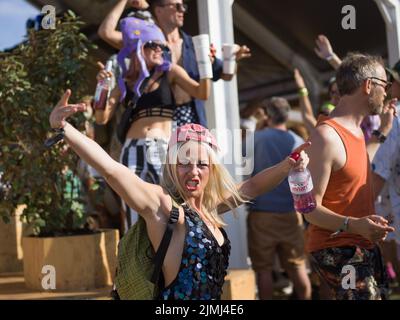 Oxfordshire, Royaume-Uni. 6th août 2022. Fêtards le troisième jour du Wilderness Festival, Cornbury Park, Oxfordshire. Crédit : Andrew Walmsley/Alamy Live News Banque D'Images