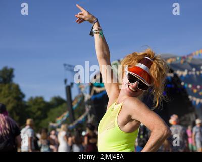 Oxfordshire, Royaume-Uni. 6th août 2022. Fêtards le troisième jour du Wilderness Festival, Cornbury Park, Oxfordshire. Crédit : Andrew Walmsley/Alamy Live News Banque D'Images