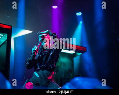 Oxfordshire, Royaume-Uni. 6th août 2022. Années et années titre le troisième jour du Wilderness Festival, Cornbury Park, Oxfordshire. Crédit : Andrew Walmsley/Alamy Live News Banque D'Images