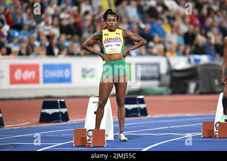 BIRMINGHAM, ROYAUME-UNI. 6th AOÛT Elaine Thompson-Herah de Jamaïque avant de remporter la finale de 200m lors de l'athlétisme au stade Alexander à Perry Barr aux Jeux du Commonwealth de Birmingham 2022, le samedi 6th août 2022. (Credit: Pat Scaasi | MI News) Credit: MI News & Sport /Alay Live News Banque D'Images