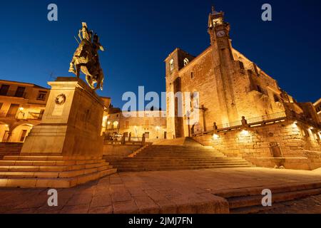 Village médiéval de Trujillo au crépuscule. Caceres, Estrémadure, Espagne. Banque D'Images