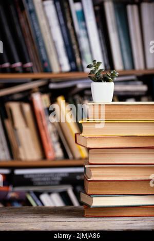 Vue avant des livres à dossier rigide Banque D'Images