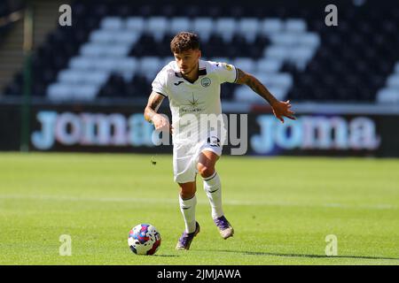 Swansea, Royaume-Uni. 06th août 2022. Jamie Paterson de Swansea City en action. Match de championnat EFL Skybet, Swansea City v Blackburn Rovers au stade Swansea.com de Swansea, pays de Galles, le samedi 6th août 2022. Cette image ne peut être utilisée qu'à des fins éditoriales. Utilisation éditoriale uniquement, licence requise pour une utilisation commerciale. Aucune utilisation dans les Paris, les jeux ou les publications d'un seul club/ligue/joueur. photo par Andrew Orchard/Andrew Orchard sports Photography/Alamy Live News crédit: Andrew Orchard sports Photography/Alamy Live News Banque D'Images